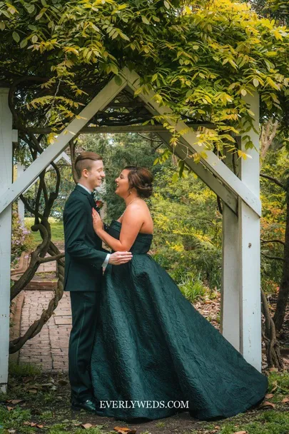 12 Green Wedding Theme Ideas That Work From the Bouquet to the Cake Table